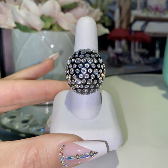 Women’s black acrylic ring embellished with genuine crystals, one of a kind - Picture 5 of 11